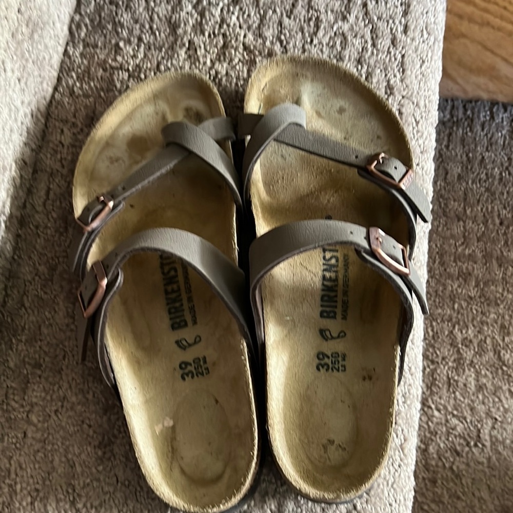 Women’s Birkenstocks- like NEW